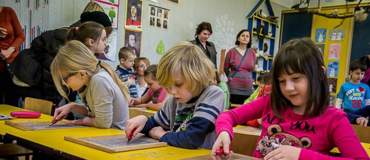 Sanepid kontroluje: czy uczniowskie tornistry są za ciężkie?