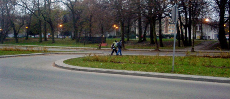 Przejścia nie ma i nie będzie. Co na to piesi?