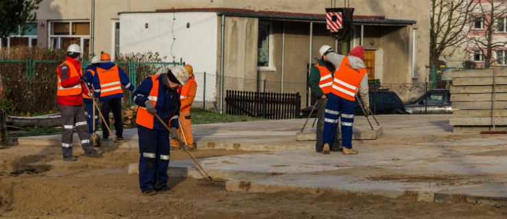 Wędrujący parking przy budowie sądu. O co tu chodzi?