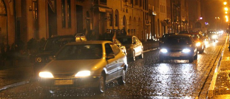 Zobacz, jak wygląda nocna jazda bez celu po Elblągu