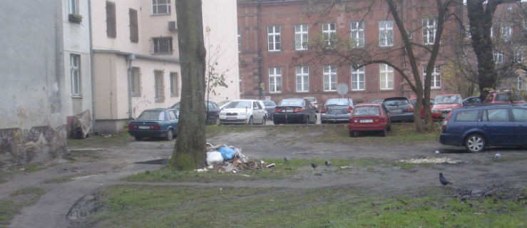 Jak leżały tak leżą. Czy śmieci znikną do Bożego Narodzenia?
