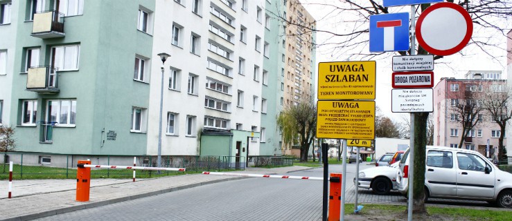 Życie za szlabanem. Mieszkańcy ul. Władysława IV są wzburzeni