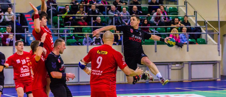 Wójcik triumfuje w derbach z Warmią