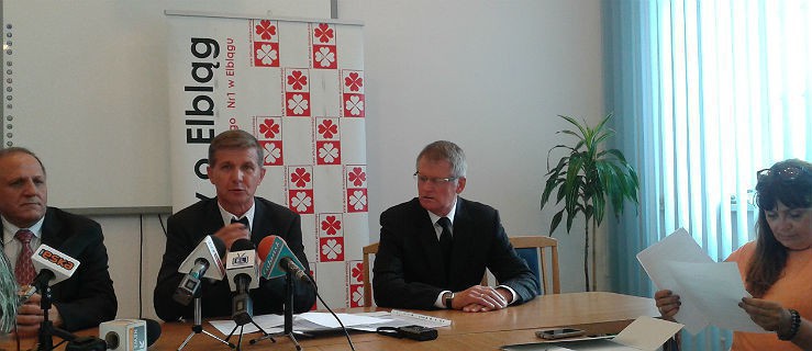 Radni do tablicy. Odpowiada Marek Burkhardt (KWW Witolda Wróblewskiego)