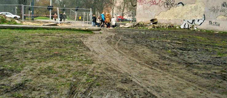 Błoto w Elblągu to problem nie tylko Gęsiej Góry
