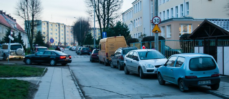 Wąsko i niebezpiecznie na ul. Daszyńskiego. Czytelniczka się skarży
