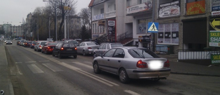 Oblężenie centrów handlowych. Wszędzie korki. Zobacz na żywo!
