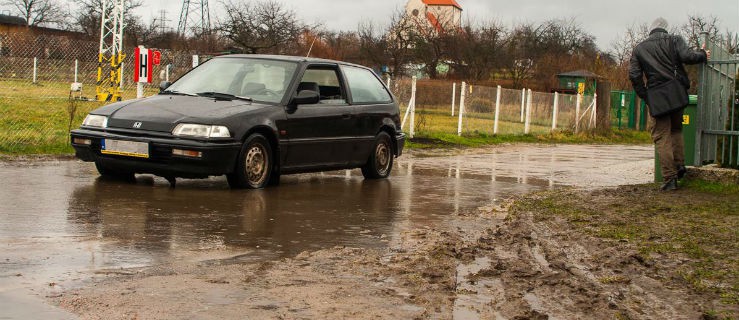 Daj znać: Wszędzie błoto! Jak tędy przejść?
