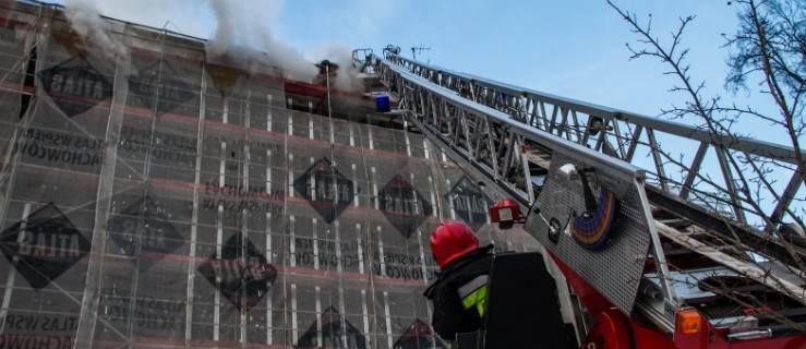 Policja bada przyczynę pożaru w szkole muzycznej