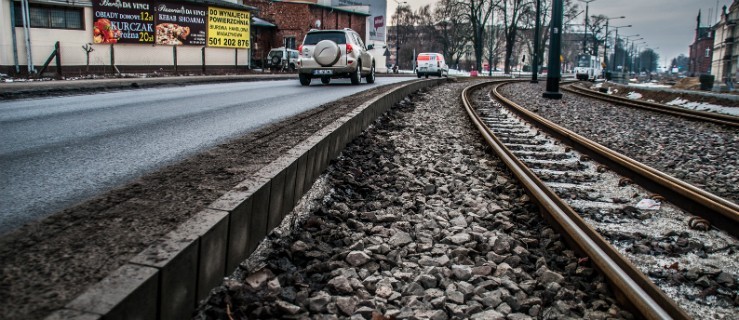 Groźnie na ul. Robotniczej. Niezabezpieczona budowa drogi