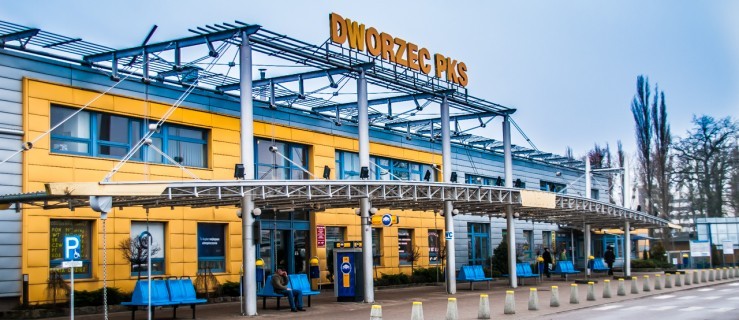 Autobusem, pociągiem czy samochodem? Sprawdzamy koszty podróży do 5 różnych miast z Elbląga