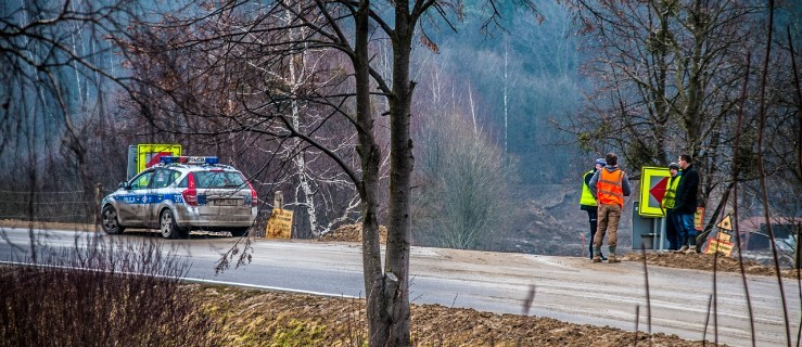Błoto na Łęczyckiej mogło spowodować poważny wypadek. Policjanci zainterweniowali 