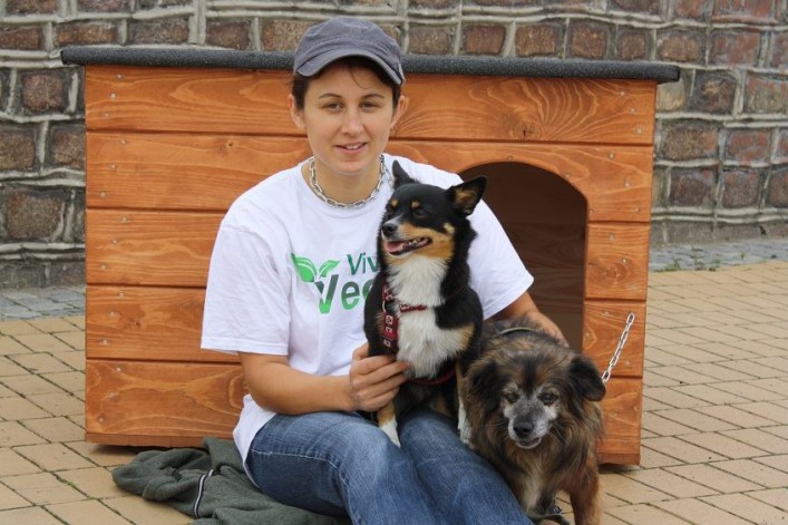 Akcja zerwijmy łańcuchy. Przywiąż psa do siebie, nie do budy