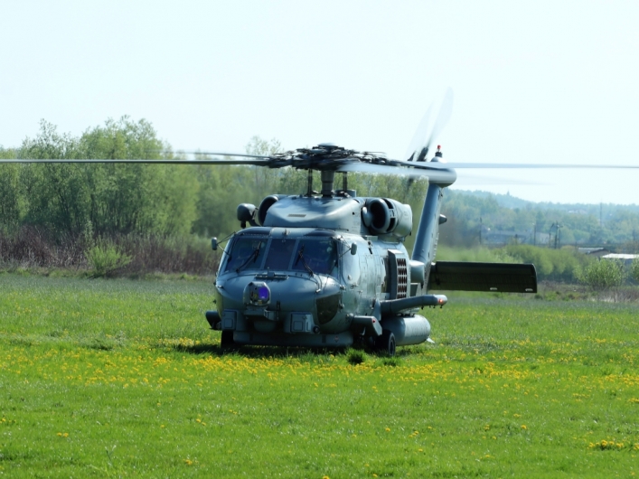 Amerykański śmigłowiec na terenie elbląskiego aeroklubu 