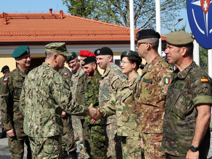 Amerykański śmigłowiec na terenie elbląskiego aeroklubu 