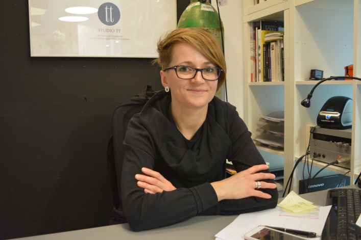 Anna Szewczyk-Ciesielska projektuje biżuterię promującą Elbląg