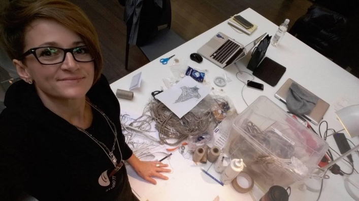 Anna Szewczyk-Ciesielska projektuje biżuterię promującą Elbląg