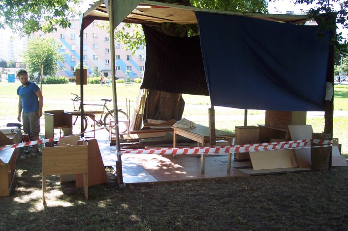 Arek Pasożyt wkracza na elbląskie osiedla. Zobacz kim jest i co zamierza zrobić