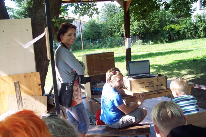 Arek Pasożyt wkracza na elbląskie osiedla. Zobacz kim jest i co zamierza zrobić