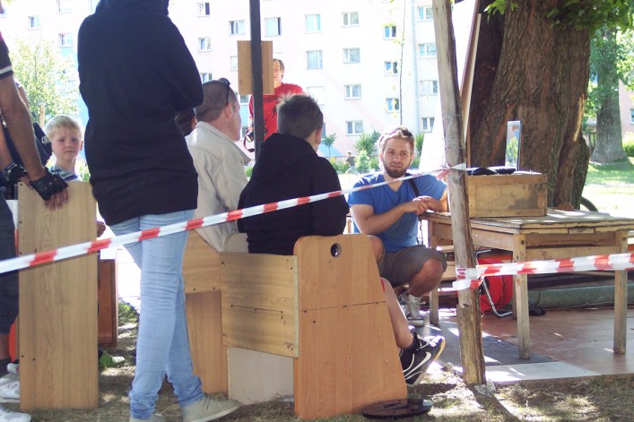 Arek Pasożyt wkracza na elbląskie osiedla. Zobacz kim jest i co zamierza zrobić