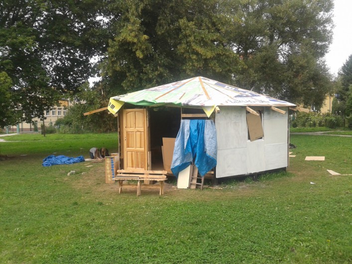 Arek Pasożyt wprowadził się już do swojego domu