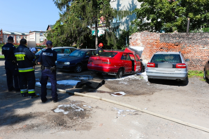 Auto spłonęło na Osińskiego
