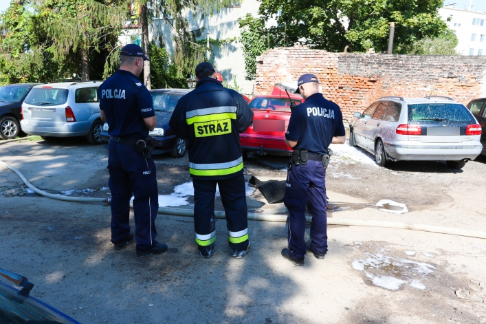Auto spłonęło na Osińskiego