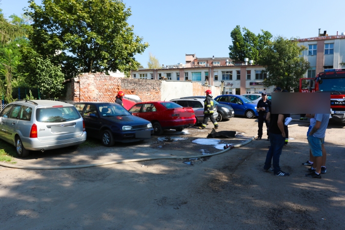 Auto spłonęło na Osińskiego