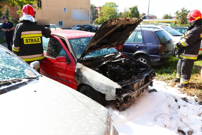 Auto spłonęło na Osińskiego