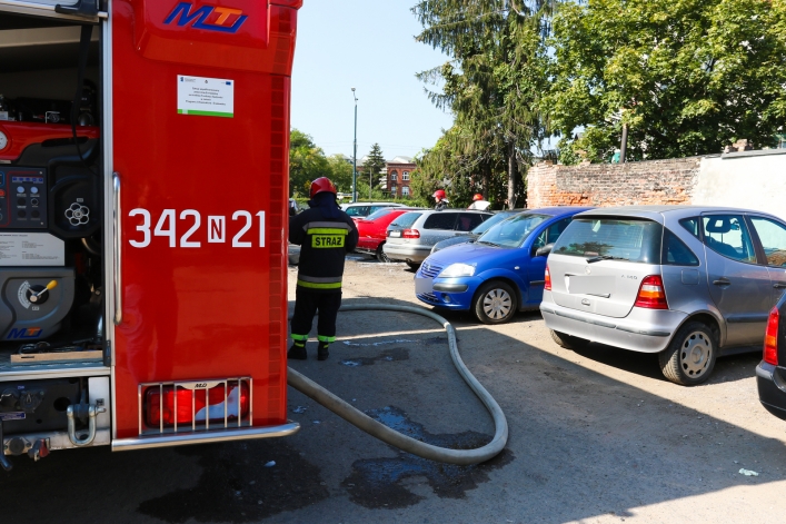 Auto spłonęło na Osińskiego