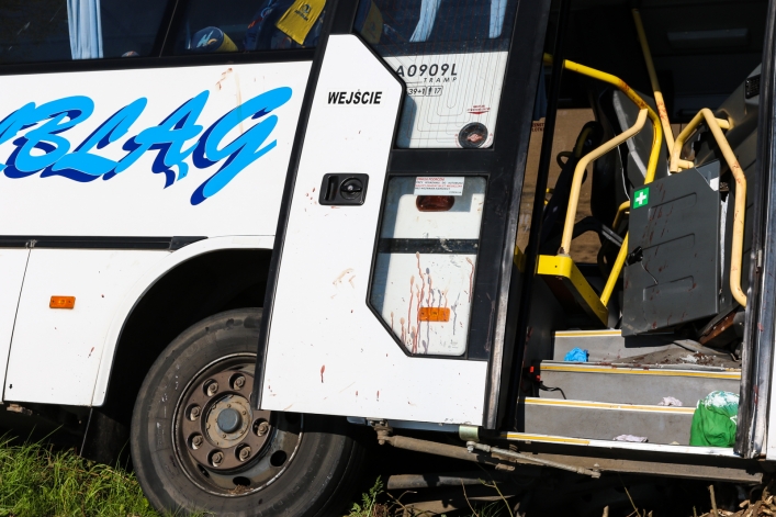 Autobus wypadł z drogi. 8 osób rannych