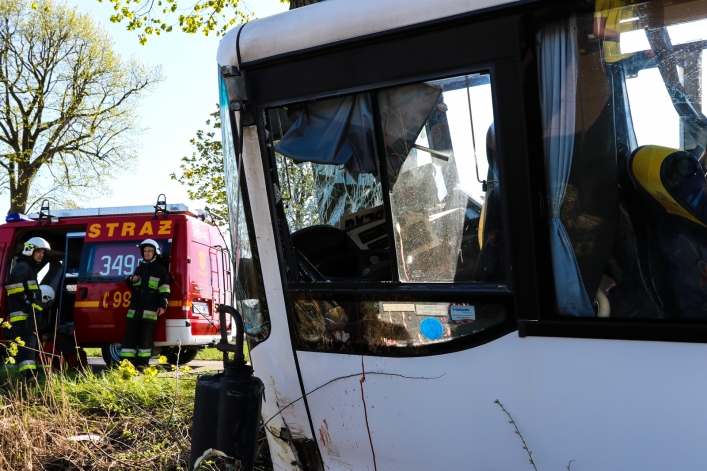 Autobus wypadł z drogi. 8 osób rannych