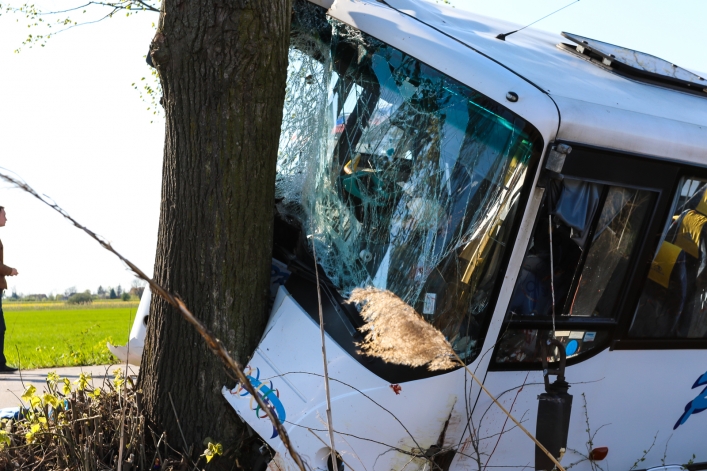 Autobus wypadł z drogi. 8 osób rannych