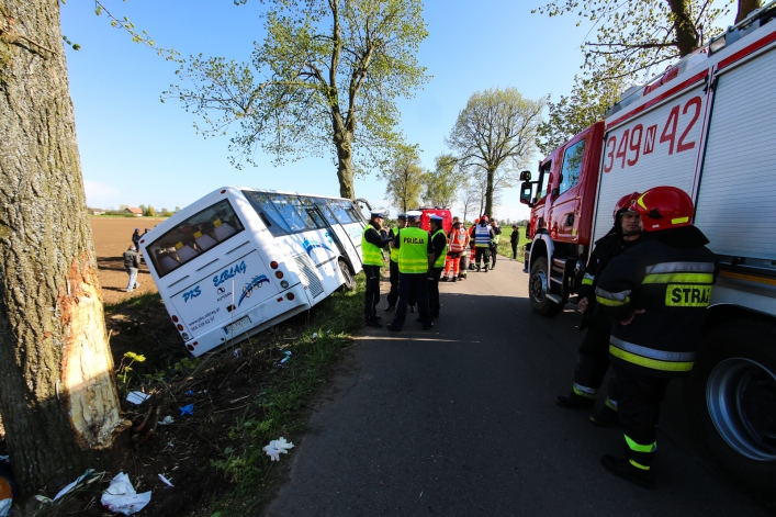Autobus wypadł z drogi. 8 osób rannych