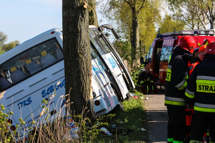 Autobus wypadł z drogi. 8 osób rannych