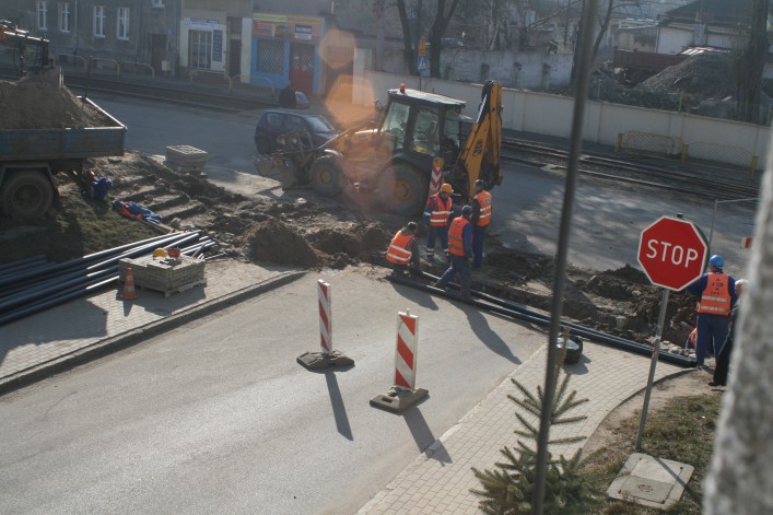 Awaria kanalizacji na Jaśminowej. Ulica częściowo zamknięta do jutra