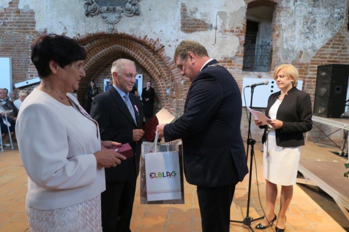 Aż 30 par uroczyście świętowało w Galerii El jubileusz 50-lecia zawarcia związku małżeńskiego (+ zdjęcia)