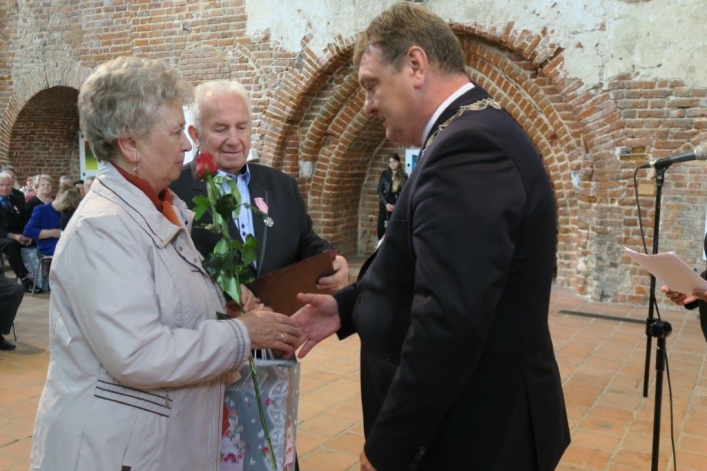 Aż 30 par uroczyście świętowało w Galerii El jubileusz 50-lecia zawarcia związku małżeńskiego (+ zdjęcia)