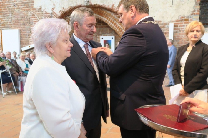 Aż 30 par uroczyście świętowało w Galerii El jubileusz 50-lecia zawarcia związku małżeńskiego (+ zdjęcia)