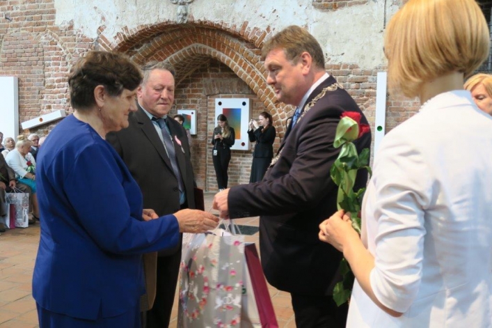 Aż 30 par uroczyście świętowało w Galerii El jubileusz 50-lecia zawarcia związku małżeńskiego (+ zdjęcia)
