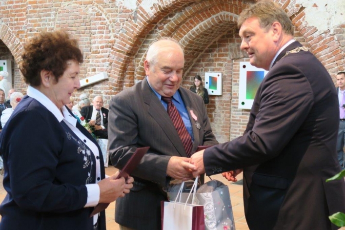 Aż 30 par uroczyście świętowało w Galerii El jubileusz 50-lecia zawarcia związku małżeńskiego (+ zdjęcia)
