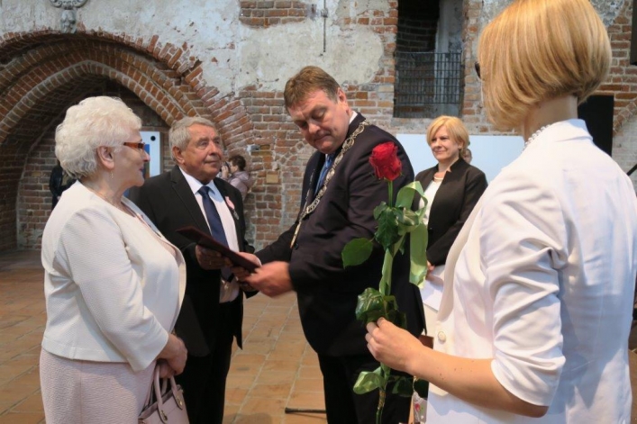 Aż 30 par uroczyście świętowało w Galerii El jubileusz 50-lecia zawarcia związku małżeńskiego (+ zdjęcia)