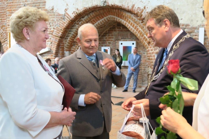 Aż 30 par uroczyście świętowało w Galerii El jubileusz 50-lecia zawarcia związku małżeńskiego (+ zdjęcia)