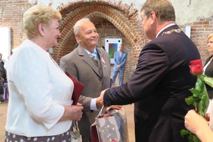 Aż 30 par uroczyście świętowało w Galerii El jubileusz 50-lecia zawarcia związku małżeńskiego (+ zdjęcia)