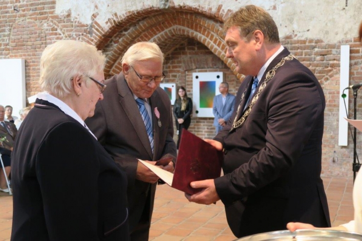 Aż 30 par uroczyście świętowało w Galerii El jubileusz 50-lecia zawarcia związku małżeńskiego (+ zdjęcia)