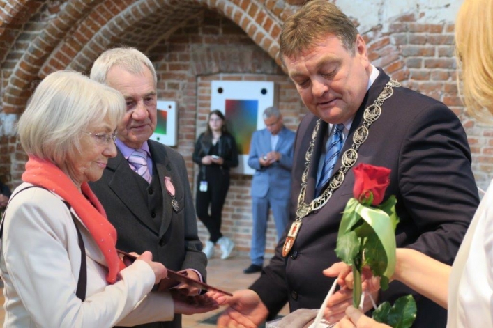 Aż 30 par uroczyście świętowało w Galerii El jubileusz 50-lecia zawarcia związku małżeńskiego (+ zdjęcia)