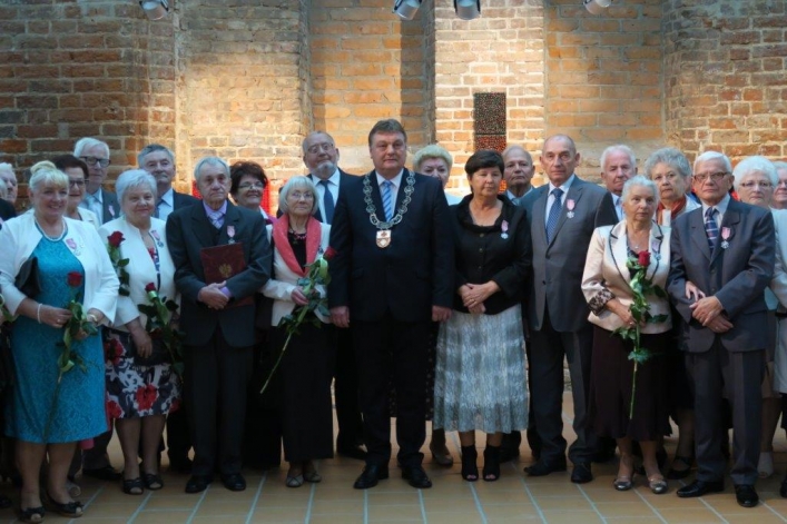 Aż 30 par uroczyście świętowało w Galerii El jubileusz 50-lecia zawarcia związku małżeńskiego (+ zdjęcia)