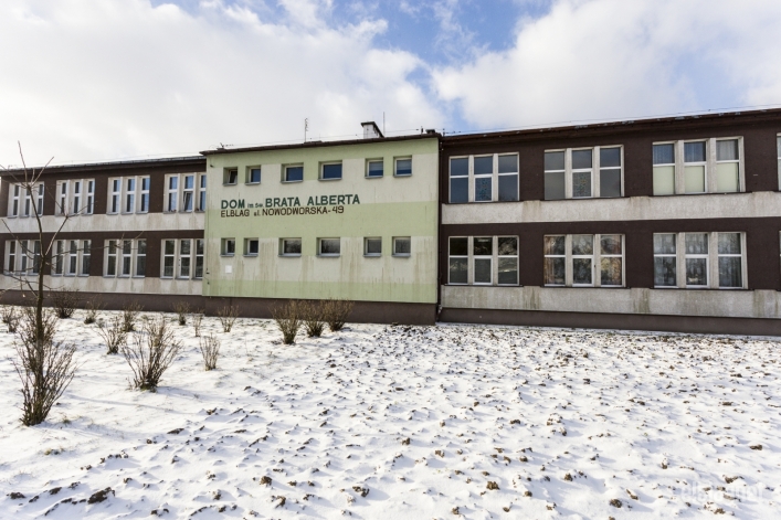 Bezdomni wolą alkohol i wolność od ciepłego schroniska 