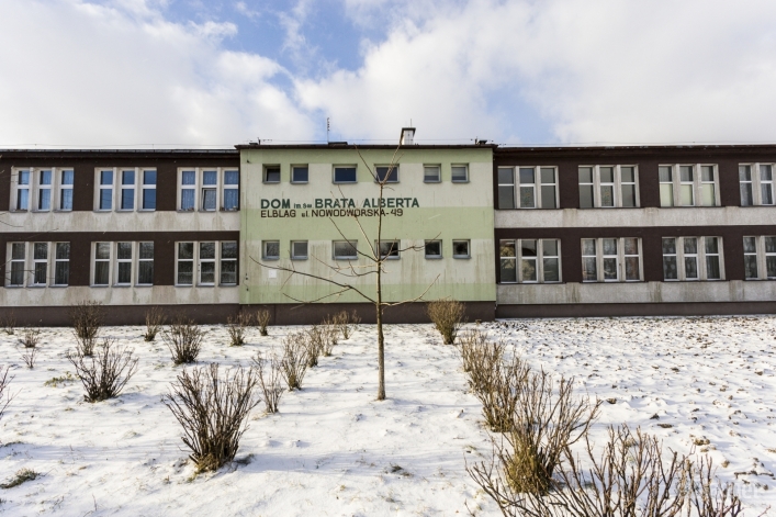 Bezdomni wolą alkohol i wolność od ciepłego schroniska 