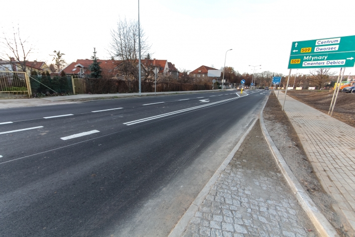 Biedronka stoi, ulica już przebudowana - zdjęcia